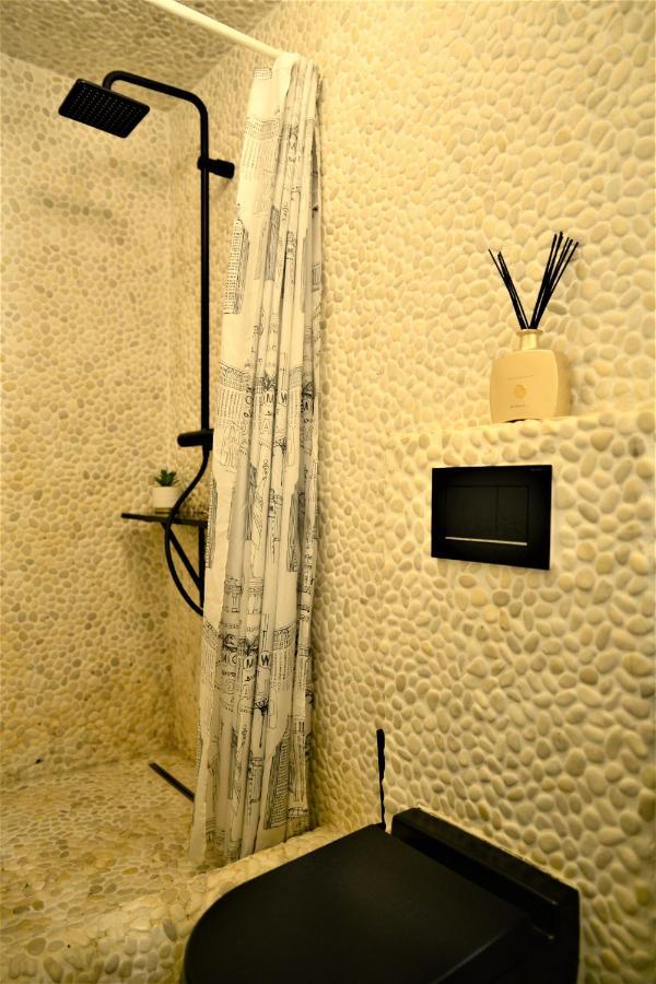 Sleep Inn - Black And White Modern Flat With Cityview แอนต์เวิร์ป ภายนอก รูปภาพ